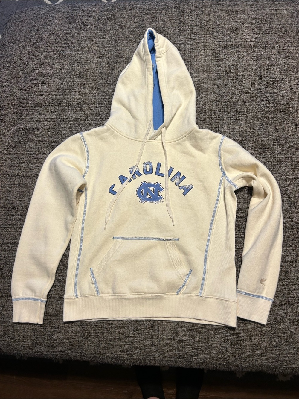 UNC Tar Heels Hoodie – Women’s Small – Colosseum Athletics-Cream